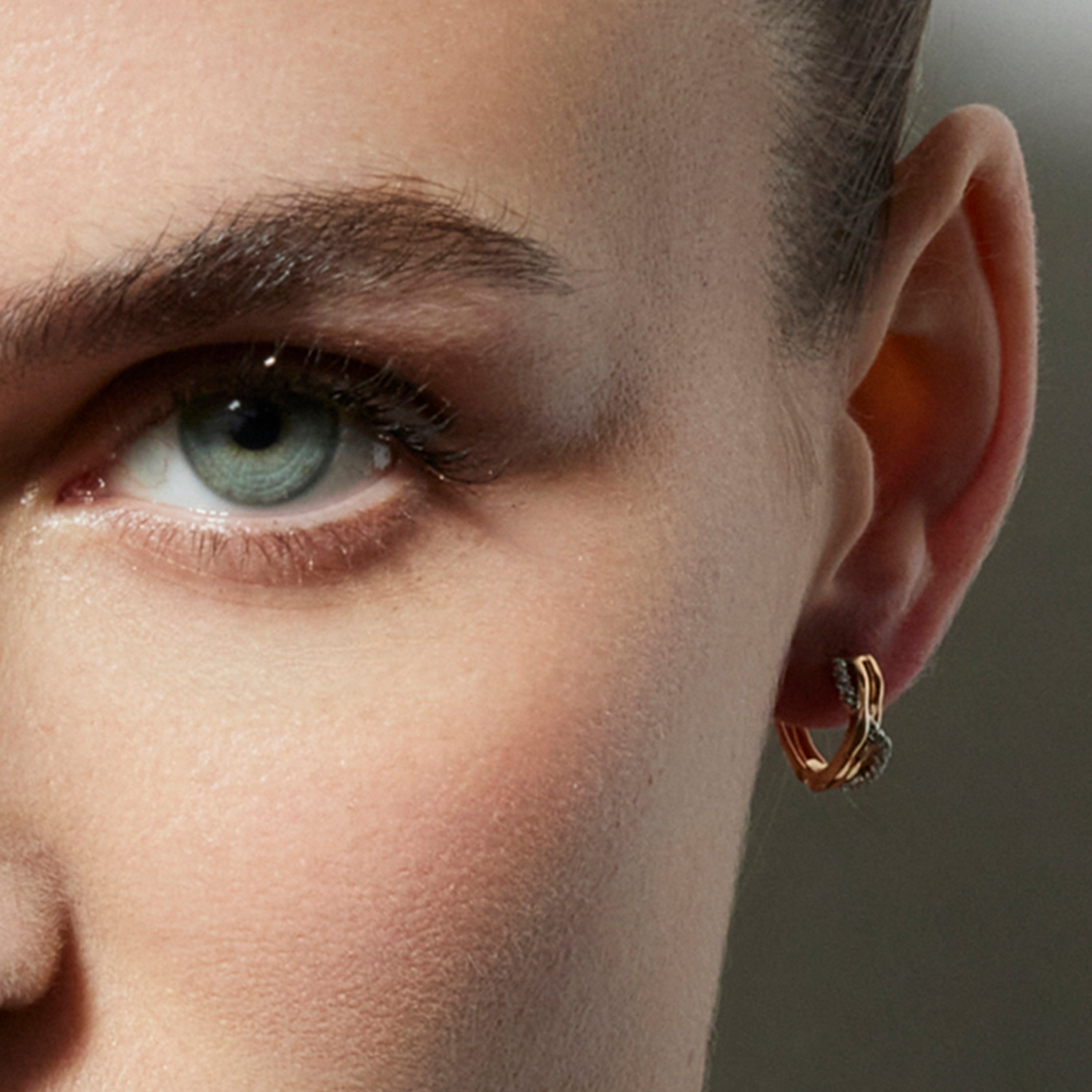 Pendientes con circonita brillante acabado oro 18k