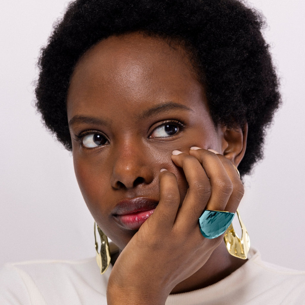 Anillo acabado en oro amarillo 18k