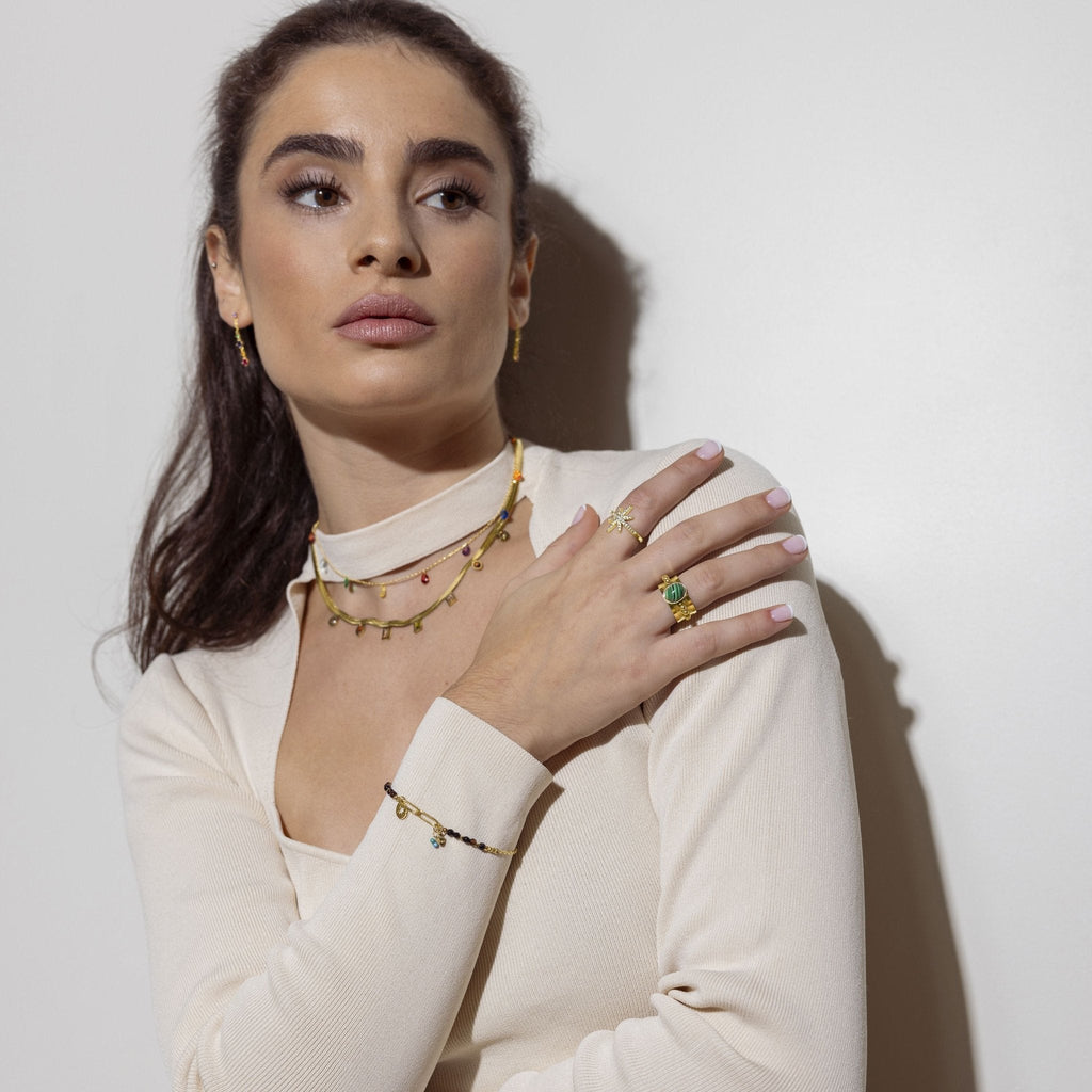 Anillo acabado en oro amarillo 18k